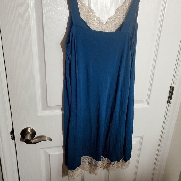 LACE Trimmed Stretchy Nightgown - Picture 6 of 7